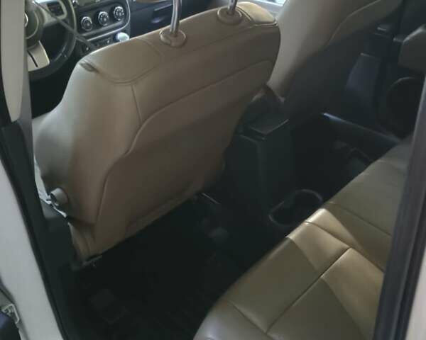 Білий Джип Compass, об'ємом двигуна 2.36 л та пробігом 246 тис. км за 9300 $, фото 7 на Automoto.ua