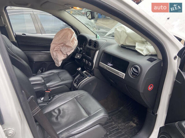 Белый Джип Компас, объемом двигателя 2.36 л и пробегом 165 тыс. км за 4400 $, фото 4 на Automoto.ua