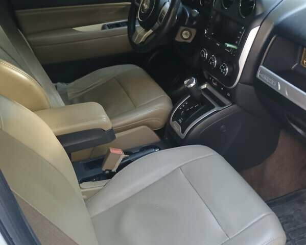 Білий Джип Compass, об'ємом двигуна 2.36 л та пробігом 246 тис. км за 9300 $, фото 8 на Automoto.ua
