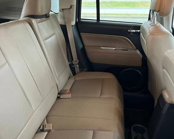 Белый Джип Компас, объемом двигателя 2 л и пробегом 69 тыс. км за 12999 $, фото 15 на Automoto.ua