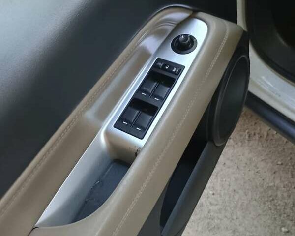 Білий Джип Compass, об'ємом двигуна 2.36 л та пробігом 246 тис. км за 9300 $, фото 5 на Automoto.ua