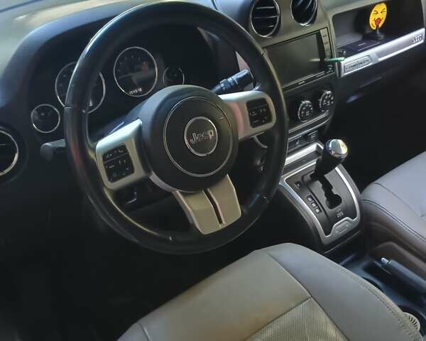 Білий Джип Compass, об'ємом двигуна 2.4 л та пробігом 245 тис. км за 10000 $, фото 3 на Automoto.ua