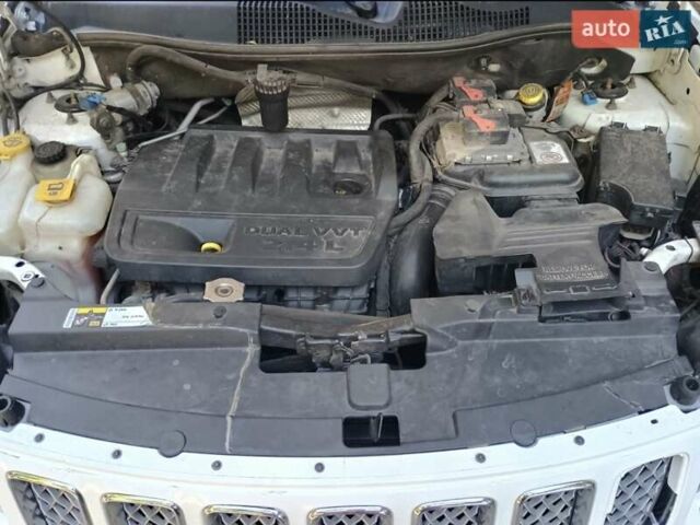 Білий Джип Compass, об'ємом двигуна 2.36 л та пробігом 246 тис. км за 9300 $, фото 10 на Automoto.ua