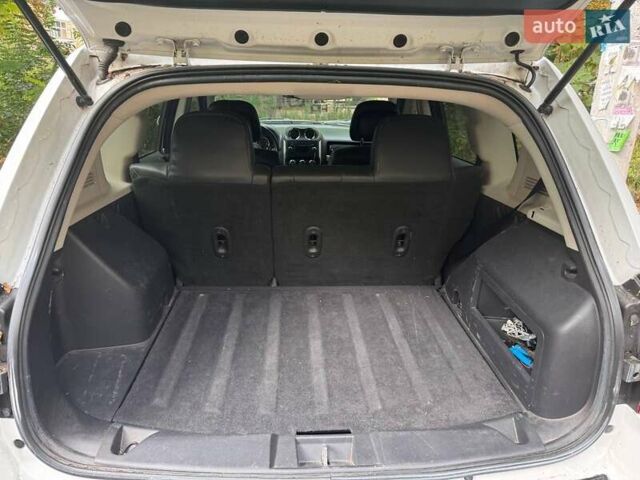 Білий Джип Compass, об'ємом двигуна 2.36 л та пробігом 85 тис. км за 10700 $, фото 11 на Automoto.ua