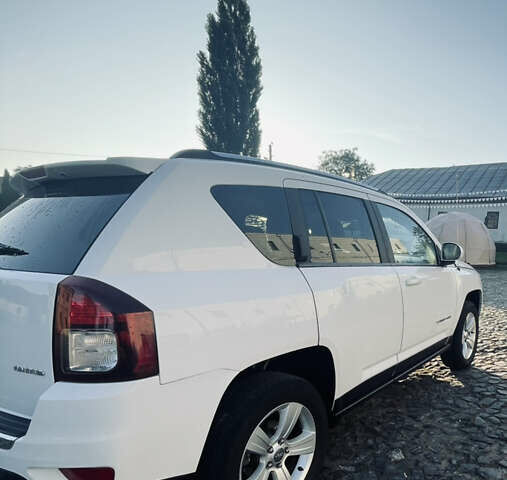 Джип Компас 2013 в Луцке на Automoto.ua Белый Джип Компас, объемом двигателя 2.36 л и пробегом 193 тыс. км за 9700 $, фото 6 на Automoto.ua