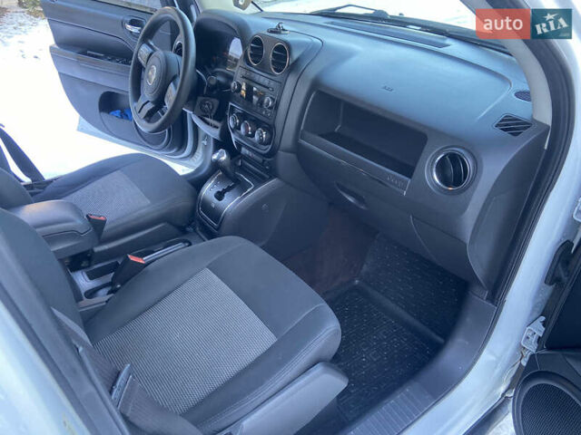 Білий Джип Compass, об'ємом двигуна 2 л та пробігом 229 тис. км за 8950 $, фото 12 на Automoto.ua