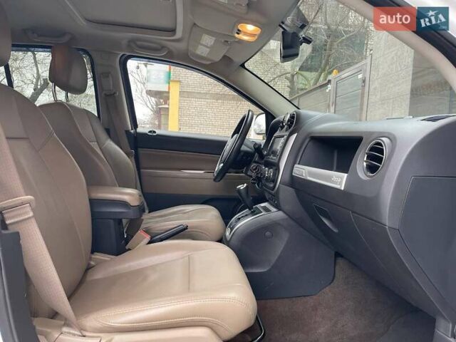 Белый Джип Компас, объемом двигателя 2 л и пробегом 69 тыс. км за 10999 $, фото 15 на Automoto.ua