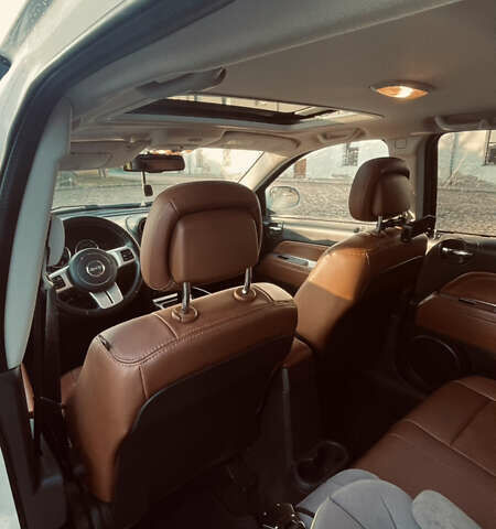 Джип Компас 2013 в Луцке на Automoto.ua Белый Джип Компас, объемом двигателя 2.36 л и пробегом 193 тыс. км за 9700 $, фото 25 на Automoto.ua