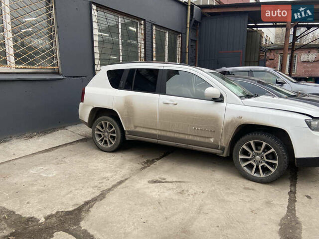 Белый Джип Компас, объемом двигателя 2.36 л и пробегом 165 тыс. км за 4400 $, фото 1 на Automoto.ua