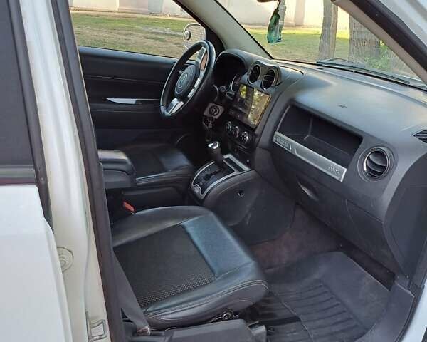 Белый Джип Компас, объемом двигателя 0 л и пробегом 208 тыс. км за 10700 $, фото 10 на Automoto.ua