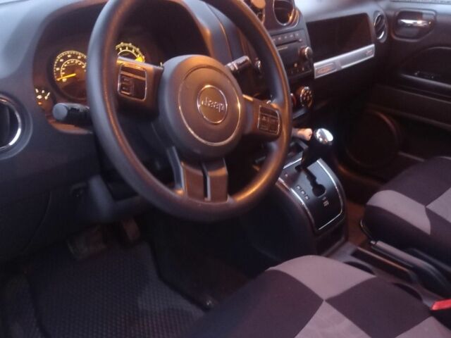 Белый Джип Компас, объемом двигателя 2.4 л и пробегом 175 тыс. км за 9700 $, фото 4 на Automoto.ua