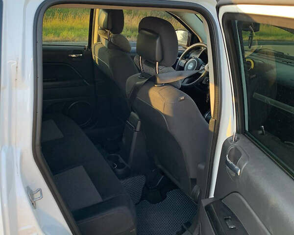 Білий Джип Compass, об'ємом двигуна 2.36 л та пробігом 210 тис. км за 9600 $, фото 13 на Automoto.ua