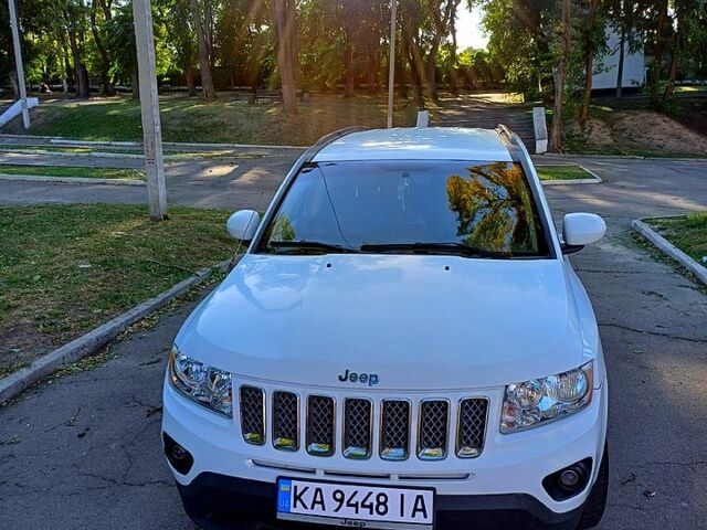 Білий Джип Compass, об'ємом двигуна 2.4 л та пробігом 208 тис. км за 9900 $, фото 2 на Automoto.ua