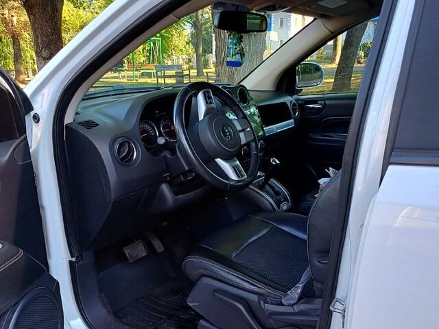 Білий Джип Compass, об'ємом двигуна 2.4 л та пробігом 208 тис. км за 9900 $, фото 7 на Automoto.ua