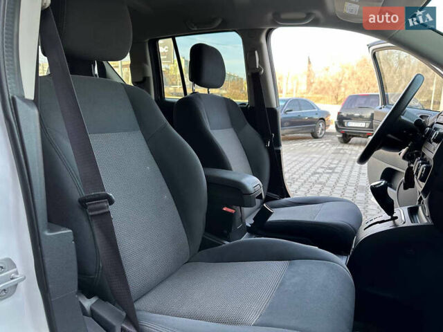 Белый Джип Компас, объемом двигателя 2.36 л и пробегом 140 тыс. км за 9800 $, фото 7 на Automoto.ua