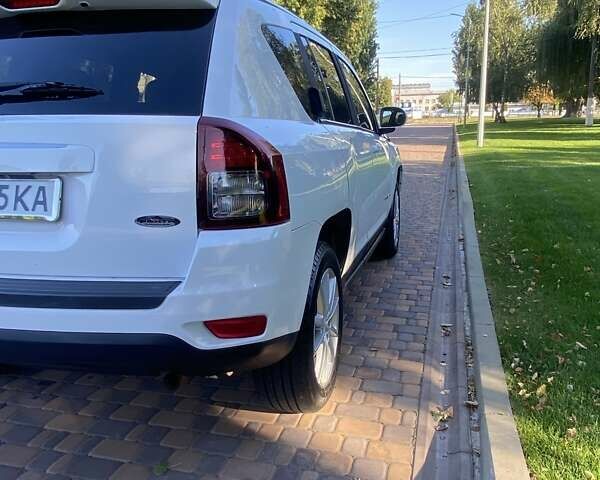 Белый Джип Компас, объемом двигателя 2.36 л и пробегом 190 тыс. км за 10500 $, фото 5 на Automoto.ua