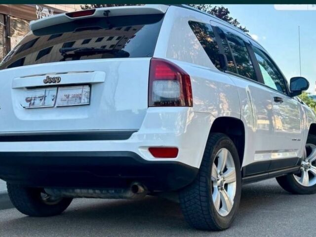 Белый Джип Компас, объемом двигателя 2.4 л и пробегом 133 тыс. км за 10300 $, фото 2 на Automoto.ua