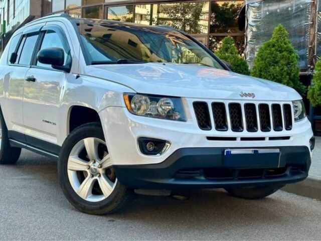 Белый Джип Компас, объемом двигателя 2.4 л и пробегом 133 тыс. км за 10300 $, фото 1 на Automoto.ua