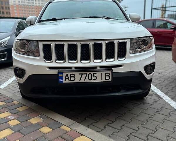 Джип Compass 2014 у Києві на Automoto.ua Білий Джип Compass, об'ємом двигуна 2.36 л та пробігом 135 тис. км за 9800 $, фото 10 на Automoto.ua