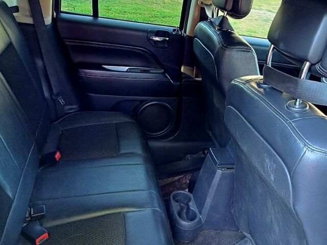 Білий Джип Compass, об'ємом двигуна 2.4 л та пробігом 208 тис. км за 9900 $, фото 4 на Automoto.ua