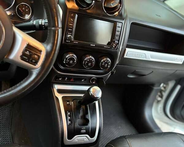 Джип Compass 2014 у Києві на Automoto.ua Білий Джип Compass, об'ємом двигуна 2.36 л та пробігом 135 тис. км за 9800 $, фото 11 на Automoto.ua