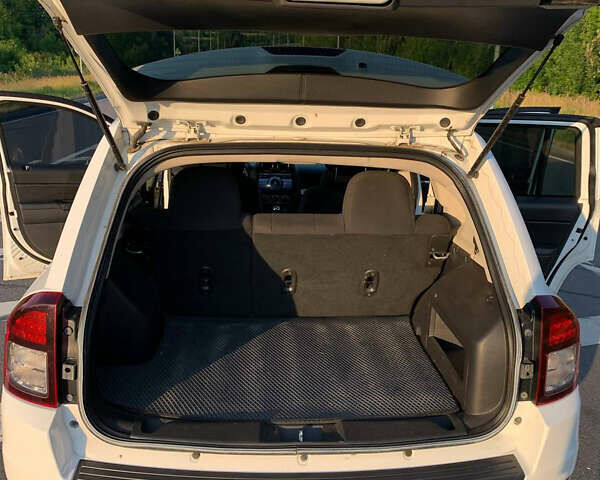 Білий Джип Compass, об'ємом двигуна 2.36 л та пробігом 210 тис. км за 9600 $, фото 15 на Automoto.ua