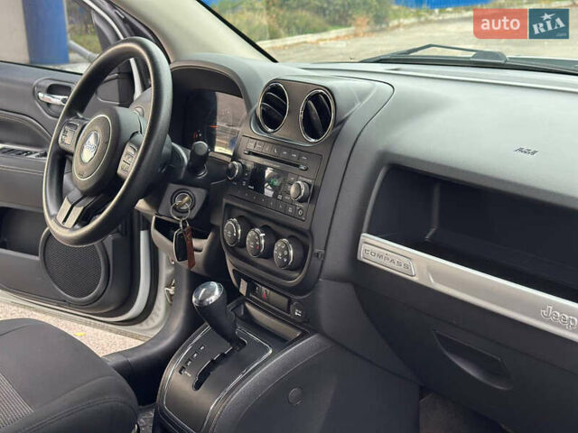 Білий Джип Compass, об'ємом двигуна 2.36 л та пробігом 142 тис. км за 9799 $, фото 27 на Automoto.ua