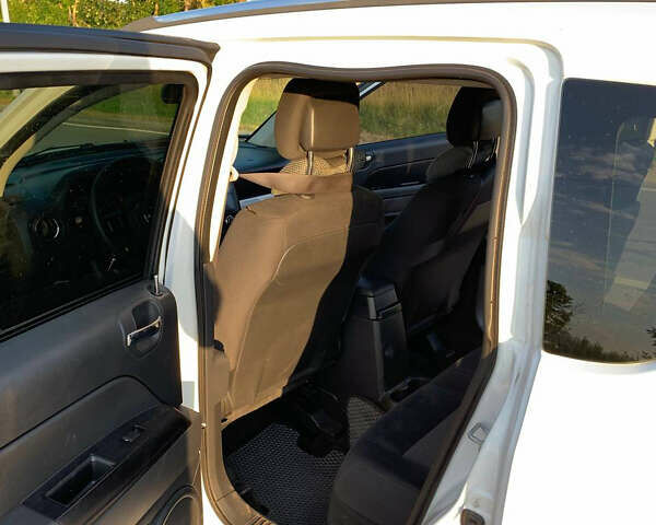 Білий Джип Compass, об'ємом двигуна 2.36 л та пробігом 210 тис. км за 9600 $, фото 11 на Automoto.ua