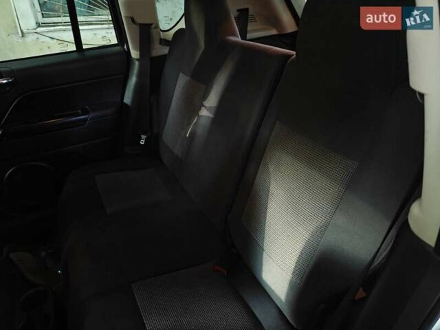 Белый Джип Компас, объемом двигателя 2 л и пробегом 337 тыс. км за 8600 $, фото 6 на Automoto.ua
