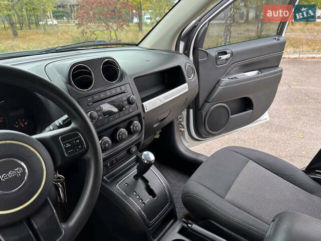 Білий Джип Compass, об'ємом двигуна 2.36 л та пробігом 142 тис. км за 9799 $, фото 9 на Automoto.ua