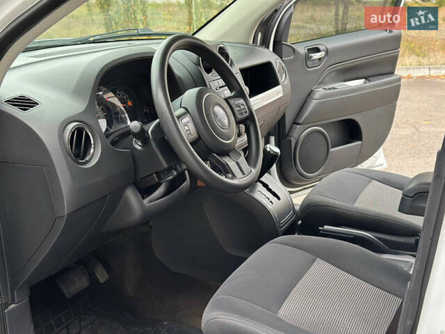 Білий Джип Compass, об'ємом двигуна 2.36 л та пробігом 142 тис. км за 9799 $, фото 6 на Automoto.ua