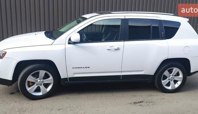 Білий Джип Compass, об'ємом двигуна 2 л та пробігом 99 тис. км за 11499 $, фото 2 на Automoto.ua