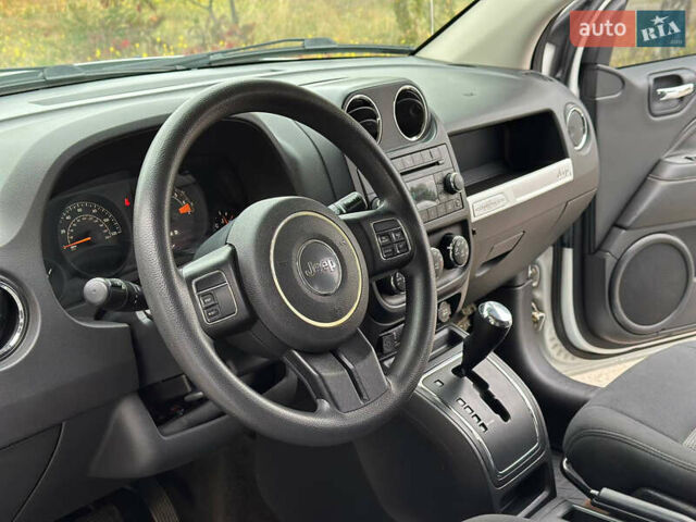 Білий Джип Compass, об'ємом двигуна 2.36 л та пробігом 142 тис. км за 9799 $, фото 7 на Automoto.ua