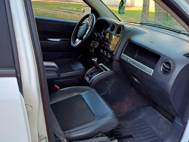 Білий Джип Compass, об'ємом двигуна 2.4 л та пробігом 208 тис. км за 9900 $, фото 6 на Automoto.ua