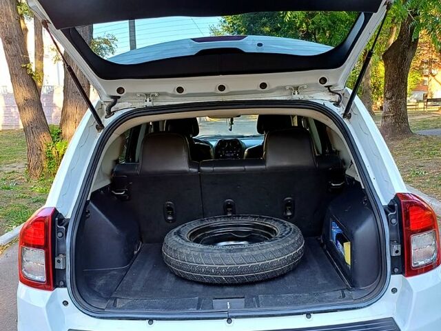 Білий Джип Compass, об'ємом двигуна 2.4 л та пробігом 208 тис. км за 9900 $, фото 9 на Automoto.ua