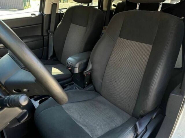 Белый Джип Компас, объемом двигателя 2.4 л и пробегом 133 тыс. км за 10300 $, фото 7 на Automoto.ua