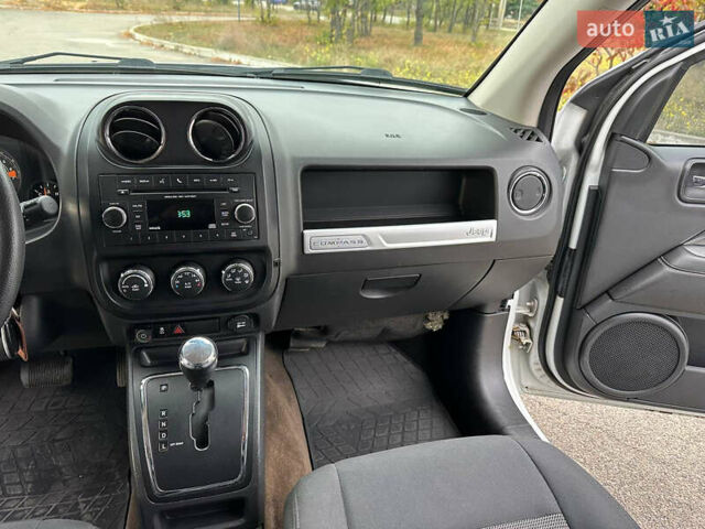 Білий Джип Compass, об'ємом двигуна 2.36 л та пробігом 142 тис. км за 9799 $, фото 16 на Automoto.ua