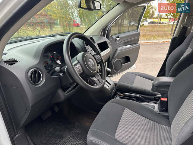 Білий Джип Compass, об'ємом двигуна 2.36 л та пробігом 142 тис. км за 9799 $, фото 8 на Automoto.ua