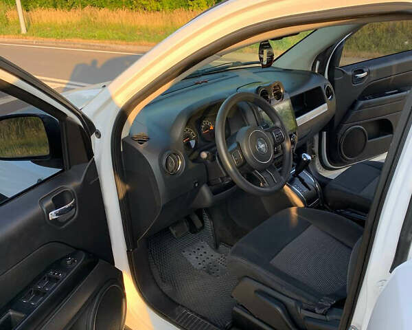 Білий Джип Compass, об'ємом двигуна 2.36 л та пробігом 210 тис. км за 9600 $, фото 10 на Automoto.ua
