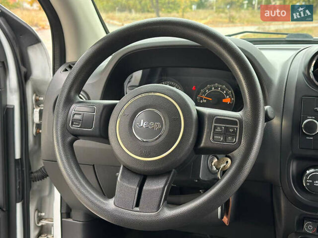 Білий Джип Compass, об'ємом двигуна 2.36 л та пробігом 142 тис. км за 9799 $, фото 17 на Automoto.ua