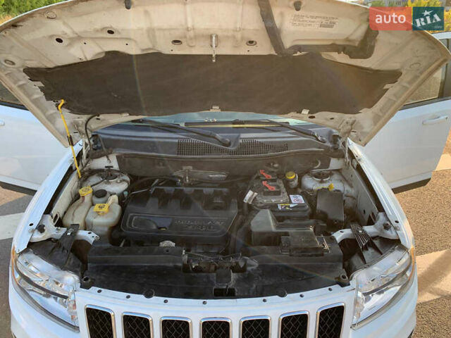 Білий Джип Compass, об'ємом двигуна 2.36 л та пробігом 210 тис. км за 9600 $, фото 16 на Automoto.ua