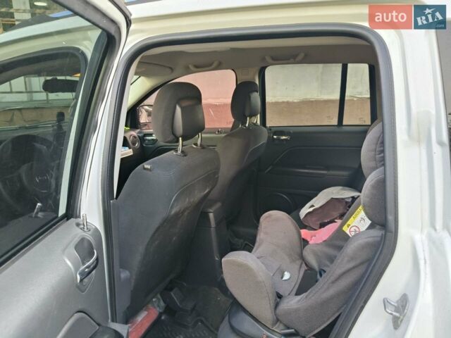Білий Джип Compass, об'ємом двигуна 2.4 л та пробігом 180 тис. км за 11000 $, фото 1 на Automoto.ua