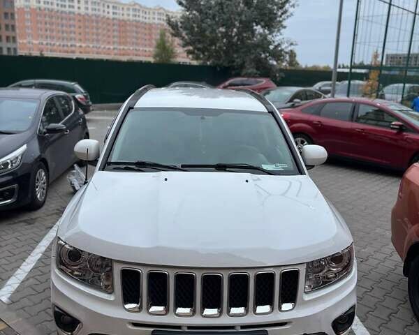Джип Compass 2014 у Києві на Automoto.ua Білий Джип Compass, об'ємом двигуна 2.36 л та пробігом 135 тис. км за 9800 $, фото 5 на Automoto.ua