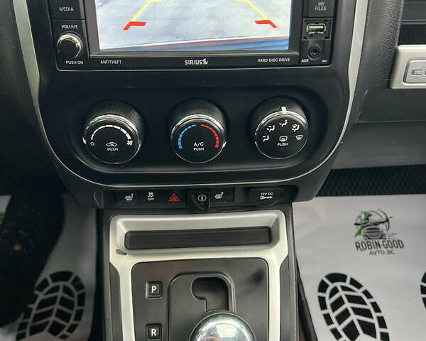 Белый Джип Компас, объемом двигателя 2.36 л и пробегом 264 тыс. км за 10700 $, фото 21 на Automoto.ua