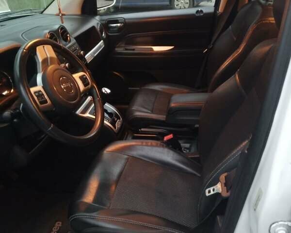 Белый Джип Компас, объемом двигателя 2.36 л и пробегом 296 тыс. км за 9000 $, фото 7 на Automoto.ua