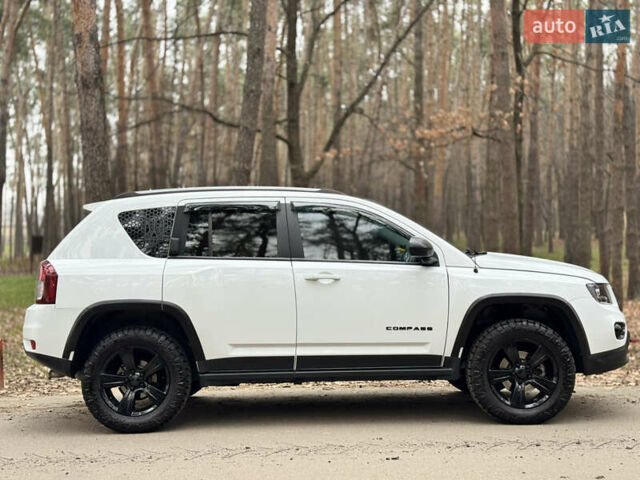 Белый Джип Компас, объемом двигателя 2.4 л и пробегом 104 тыс. км за 10900 $, фото 8 на Automoto.ua