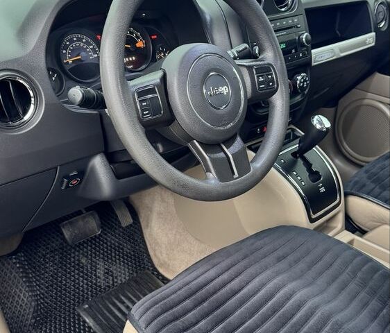 Білий Джип Compass, об'ємом двигуна 2.4 л та пробігом 122 тис. км за 10900 $, фото 10 на Automoto.ua