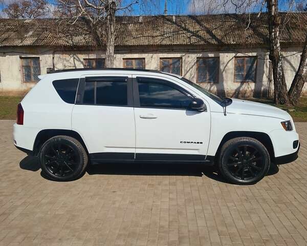 Джип Компас 2015 в Конотопе на Automoto.ua Белый Джип Компас, объемом двигателя 2.36 л и пробегом 114 тыс. км за 12900 $, фото 7 на Automoto.ua