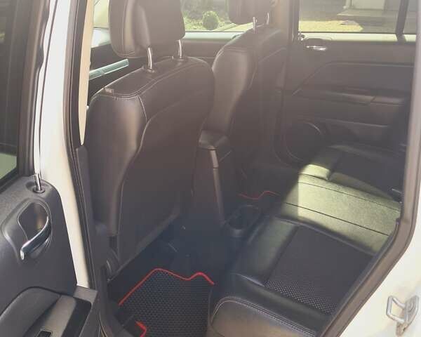 Джип Компас 2015 в Конотопе на Automoto.ua Белый Джип Компас, объемом двигателя 2.36 л и пробегом 114 тыс. км за 12900 $, фото 14 на Automoto.ua