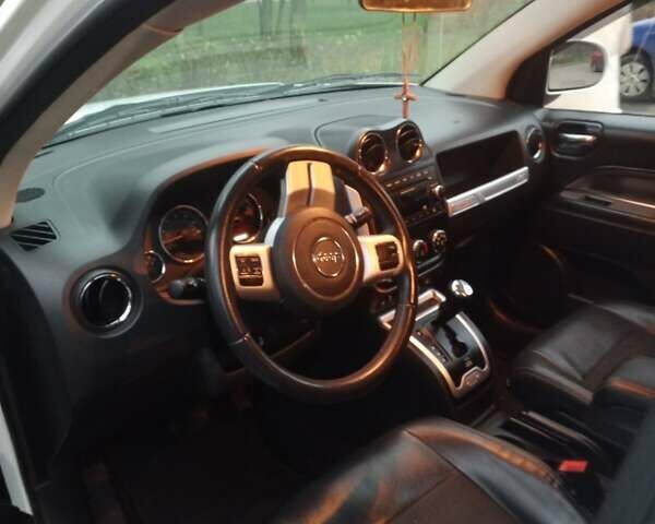 Белый Джип Компас, объемом двигателя 2.36 л и пробегом 296 тыс. км за 9000 $, фото 5 на Automoto.ua